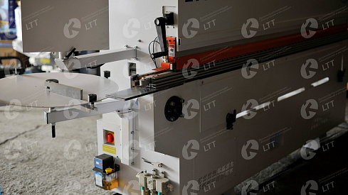 Кромкооблицовочный станок LTT803B