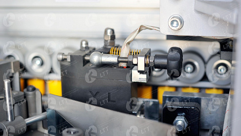 Кромкооблицовочный станок LTT803B